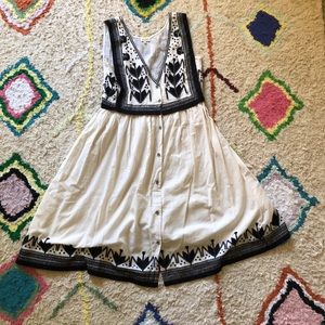 SUNO ethnic dress embroidered black and white boho